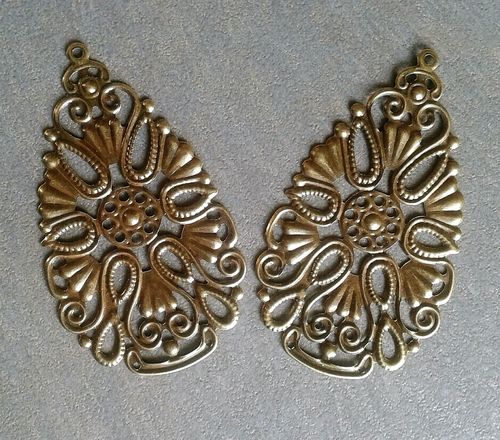 2 pendentifs 6,8cm coloris bronze
