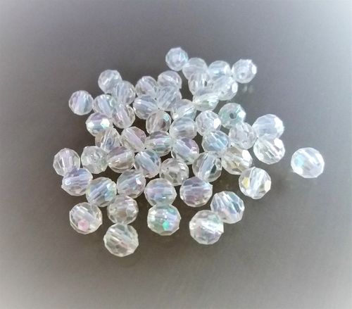 70 perles 6mm transparentes à facettes