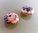 2 perles 2 cm porcelaine motif rose et bleu