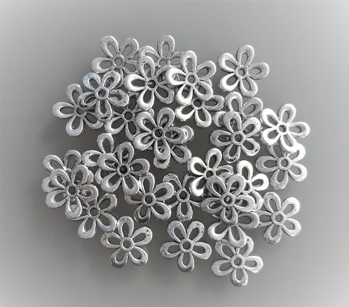 30 coupelles fleurs métal coloris argent