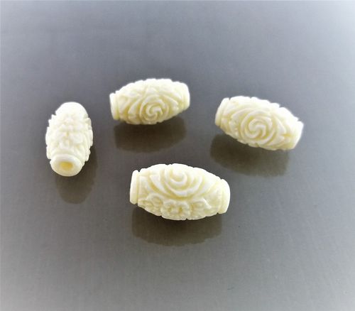 4 perles écrues sculptées forme ovale 15 mm