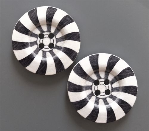 2 boutons bois 5 cm blancs imprimés noir