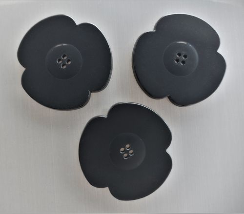 3 Boutons fleurs 4 cm plastique coloris noir