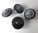 4 boutons 27 mm coloris noir et argent